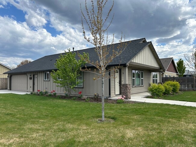 Photo - Corner Lot 3 Bed / 2 Bath Home with RV Parking – NW Redmond