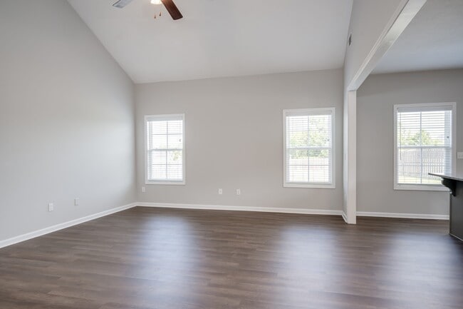 Photo - 311 Koweta Way