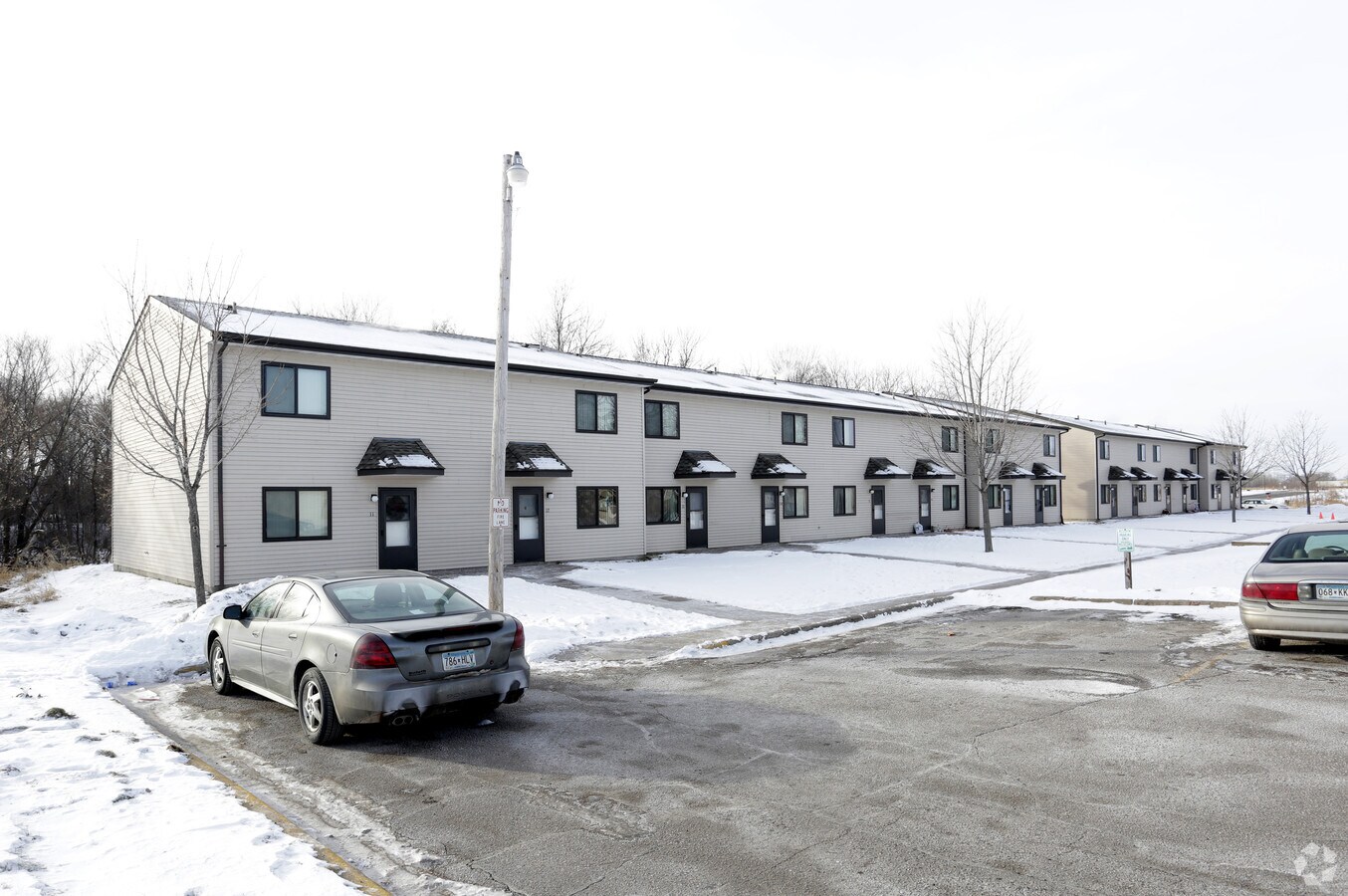 Rush Riverview Apartments - Rush Riverview Apartments