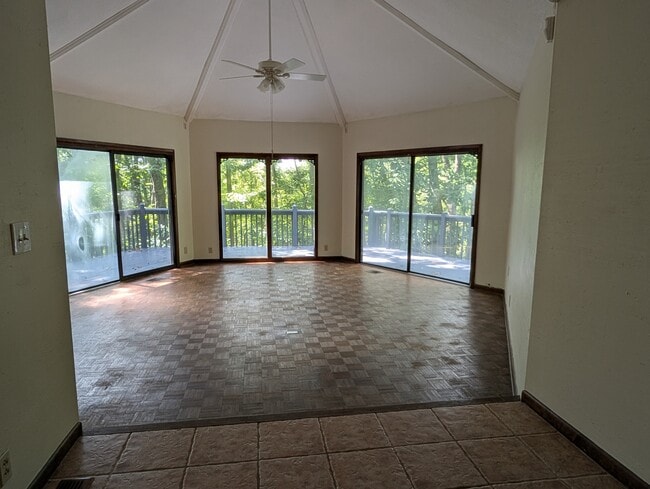 Photo - 1118 Longview Dr