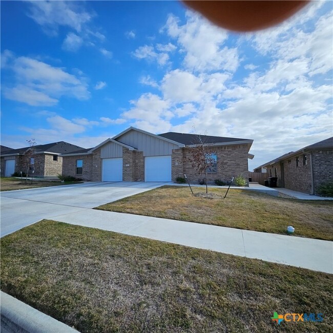 Photo - 5407 Rose Gdn Lp Townhome