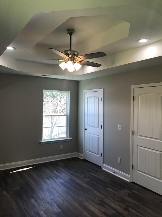 Photo - 708 Delta St