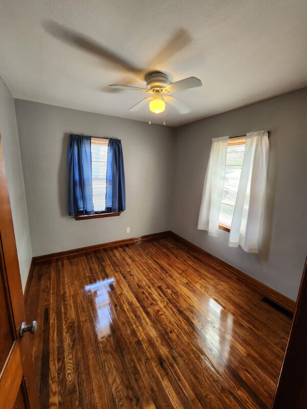 Photo - 1450 30th St NE