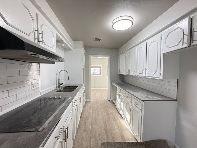 Photo - 6521 N Lottie Ave