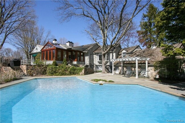 106 Old Stone Hill Rd