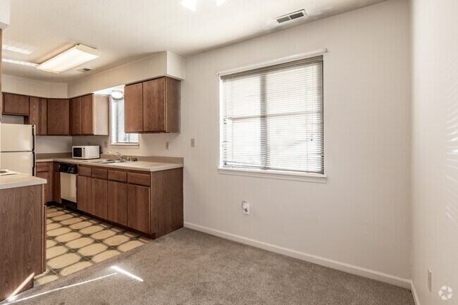 1BR, 1BA - 680SF - Dining Room