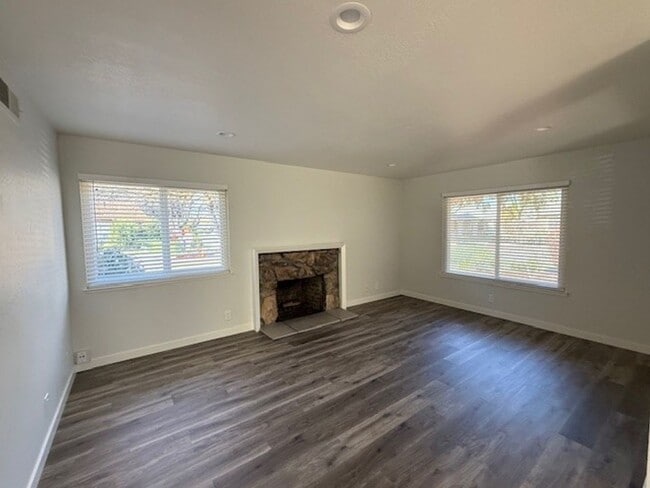 Photo - Absolutely Gorgeous 3 Bedroom 2 Bath Upgraded Home, New Kitchen, New Baths, New Flooring, Etc.