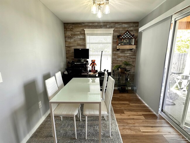 Photo - 346 Mizzen Ln