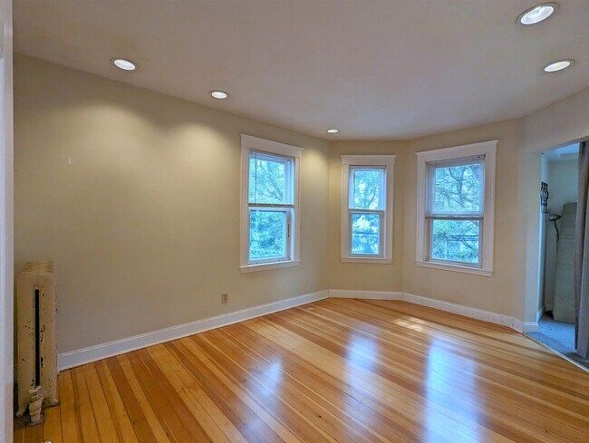 Photo - 79 Conwell Ave Unit 2