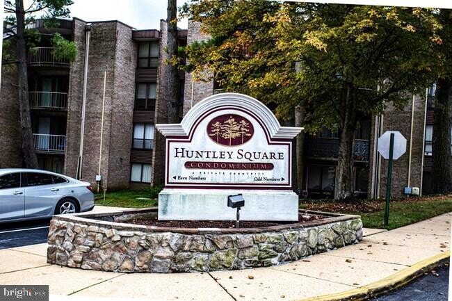 Building Photo - 3329 Huntley Sq Dr Unit B1