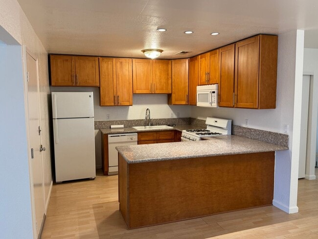 Building Photo - Harrison St Duplex Unit Harrison Duplex