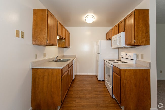 Cambridge I - 1 Bed/ 1 Bath (Lower Floor Apartment)