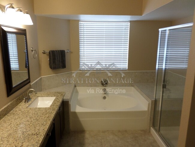 Photo - 1814 E Oak Harbor Dr