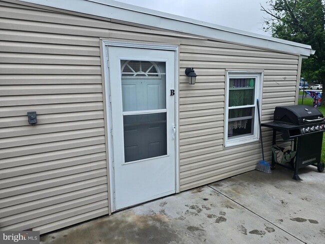 Building Photo - 65 E Hanover St