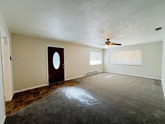 Photo - Charming West Side Upper-Level Duplex for ... Unit Upper #1