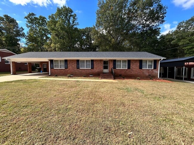 Building Photo - 3 Bedroom, 2 Bathroom Winthrop Heights