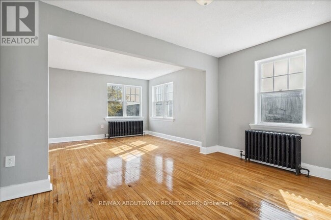 Photo - 133 North Service Rd E Unité 6