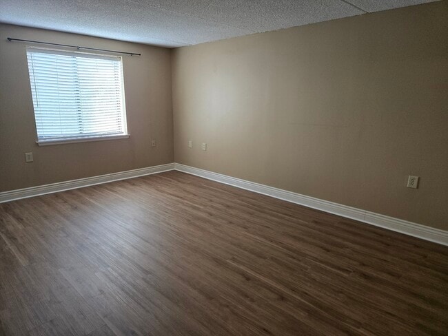 Photo - 20-30-30 Daniels St Unit 607