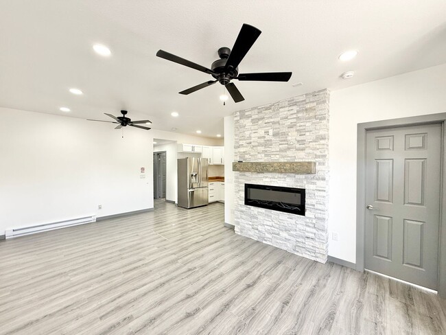 Photo - 1839-1839 E 4th St Unit 1837