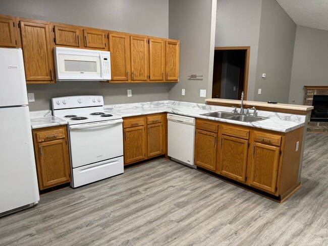 Building Photo - 2 bedroom, 2 full Bath, 2 car attached garage, West Lafayette duplex.