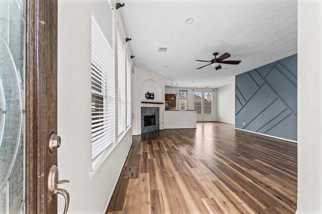 1875 Redwood Ln