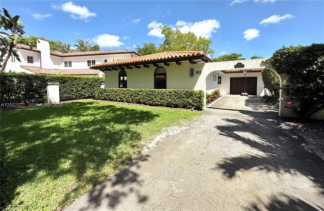 Building Photo - 815 Valencia Ave