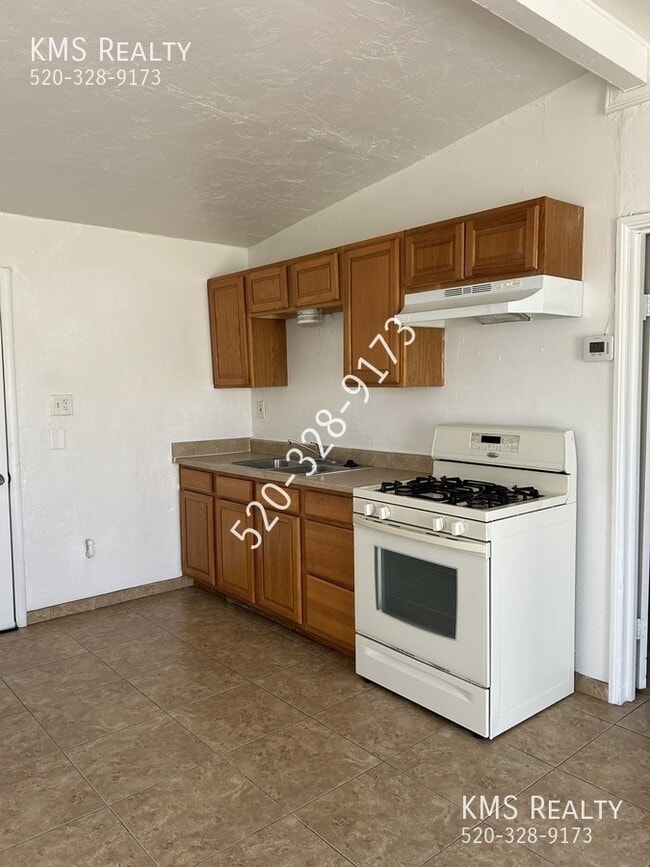 2943 N Alvernon Way Unit 1
