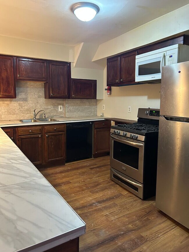 Photo - 52 N 18th St Unit Apartment A