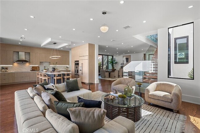 Photo - 14519 Greenleaf St