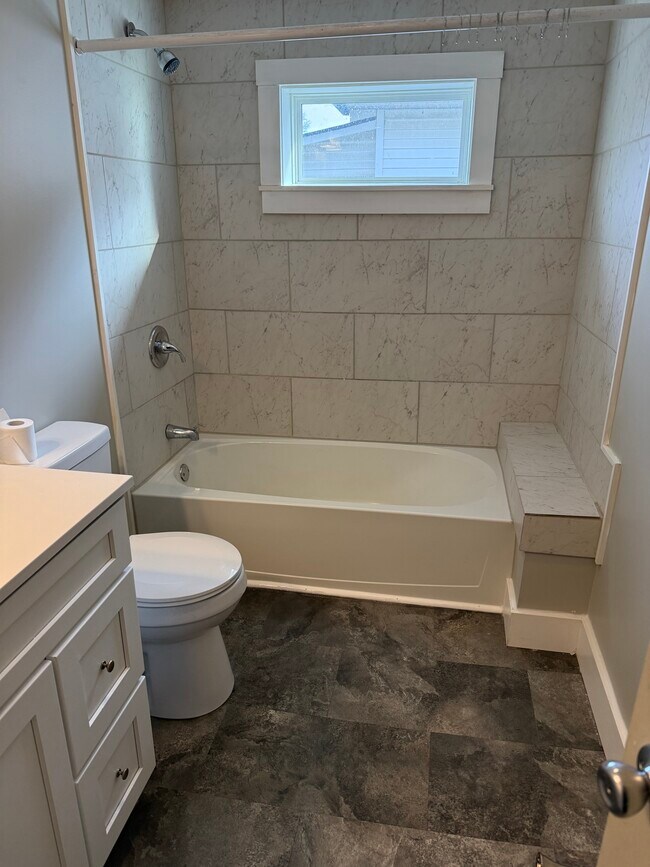 Photo - 406 W Pine St