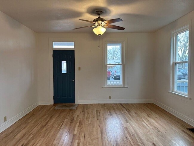 Photo - 223 N College St