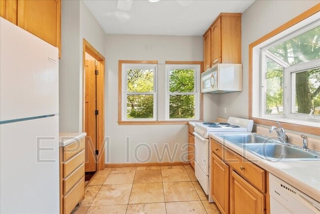 Photo - 1115 W 1st St