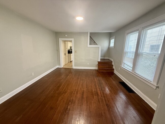 Photo - 185 Clinton St