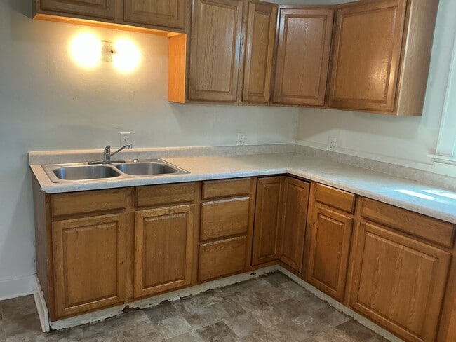 Building Photo - 5239 N 38th St Unit Upper