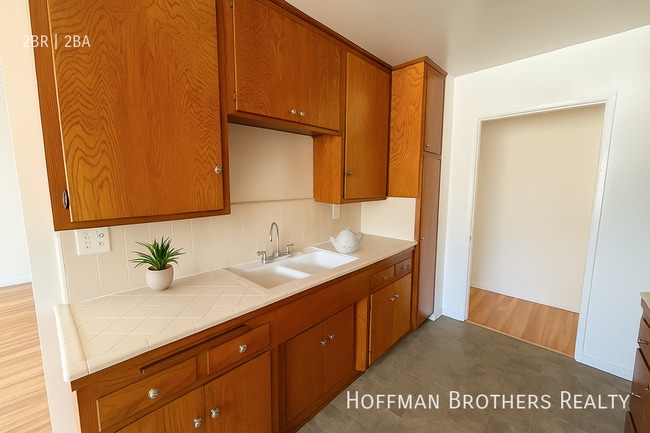 Photo - 725 N Isabel St Unit 8