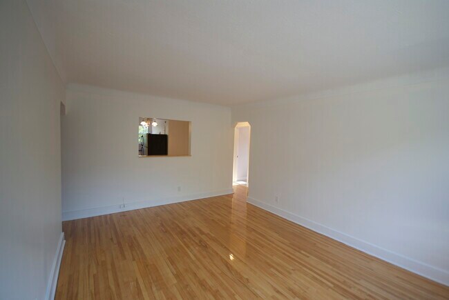 Photo - 23 Chapleau Ave.