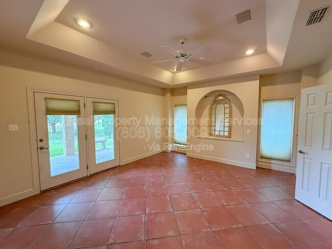 Photo - 2707 Regis St