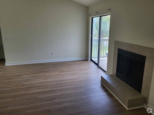 Building Photo - Marvelous 2Bd 2Ba Condominium Unit 104