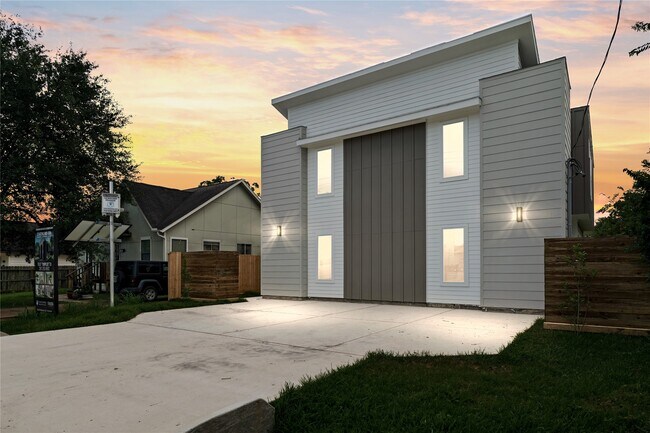 Photo - 8205 Parnell St