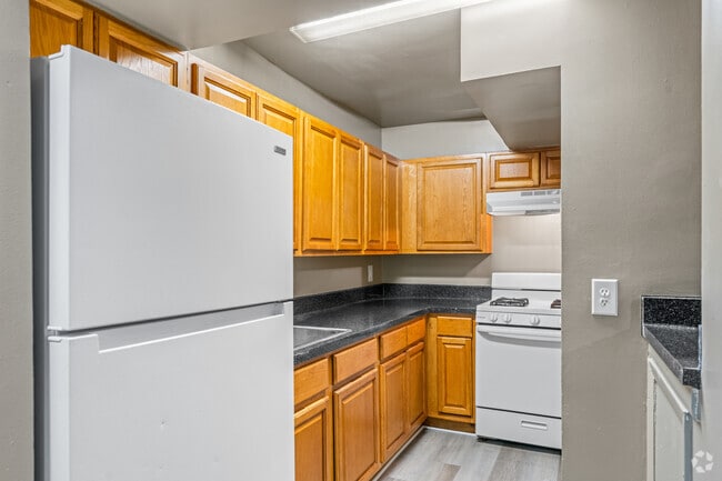 3BR, 1.5BA - 818SF - Kitchen - The Village at Chesapeake