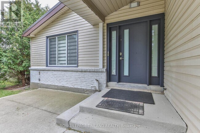 Photo - 17 Beechbank Crescent Unit Main