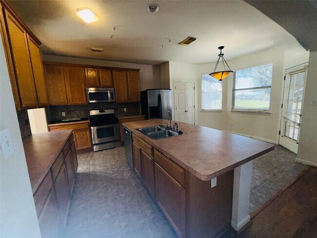 Photo - 1124 Winding Creek Pl