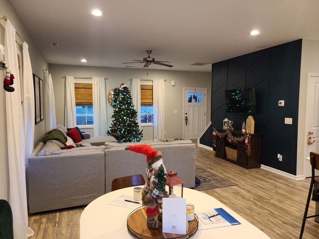 Photo - 3 Bed, 2.5 Bath home in Hampstead