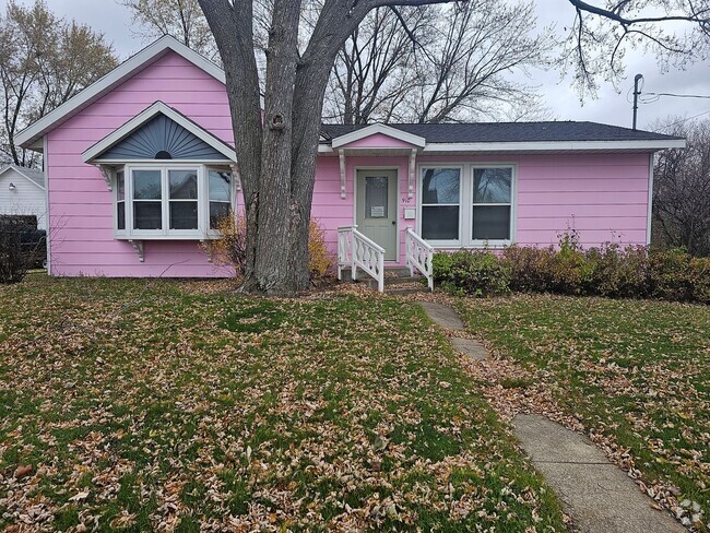 Building Photo - Cozy 1 Bedroom Home Wisconsin Rapids