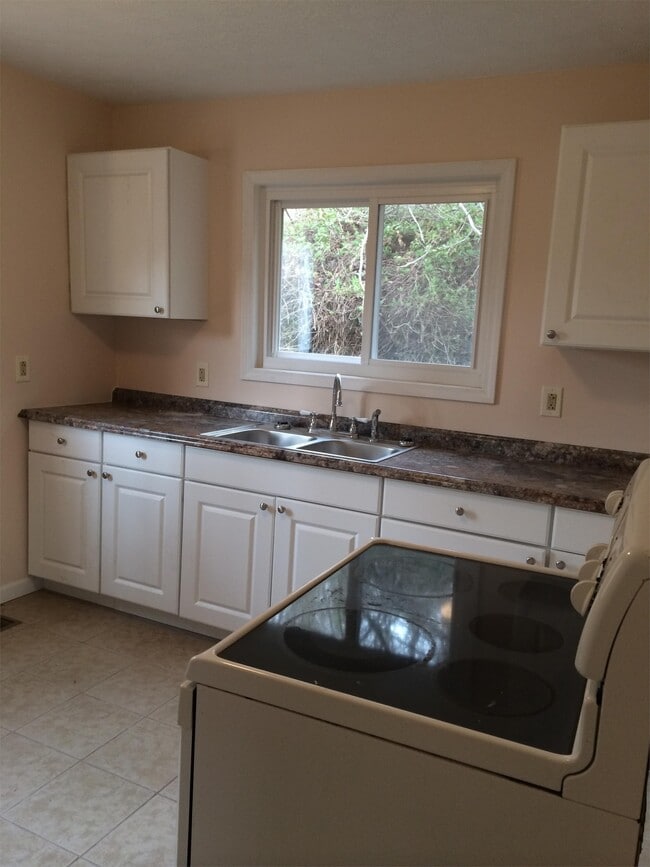 Photo - 1852 Roxalana Rd