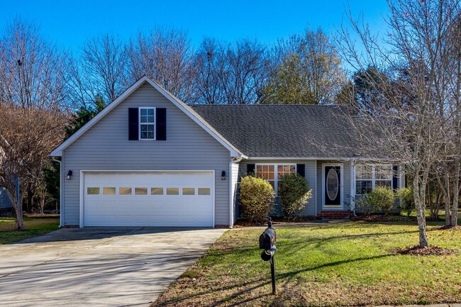 Adorable 3 Bedroom 2 bath RANCH in Fort Mill! - Adorable 3 Bedroom 2 bath RANCH in Fort Mill! House