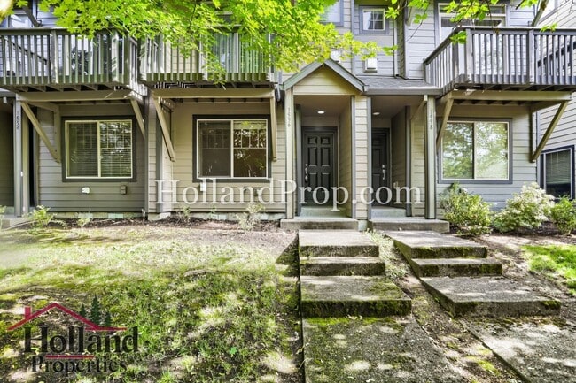 Building Photo - Modern Townhome Near MAX, Nike & High-Tech Corridor