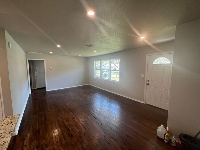 Photo - 727 E 33rd St N