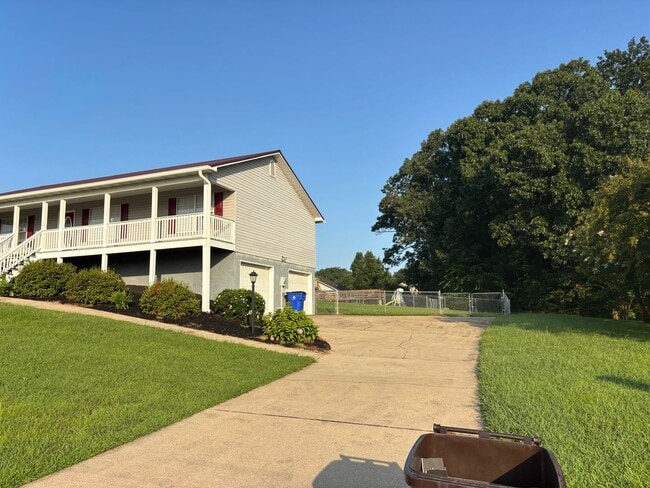 Photo - 352 Shady Hollow Cir SE