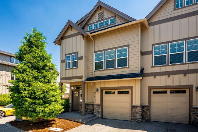 Building Photo - 3 Bed, 2.5 Bath Townhome Centrally Located– Bend, OR